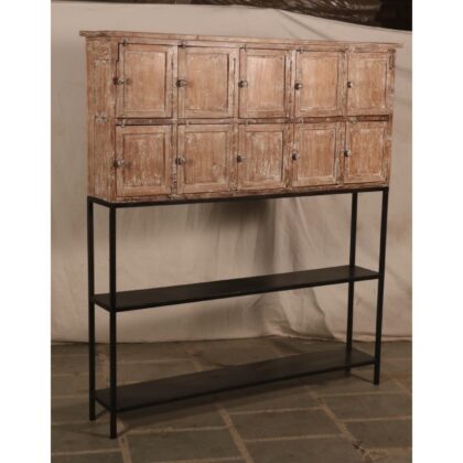 AV2525 - Cabinet on Stand