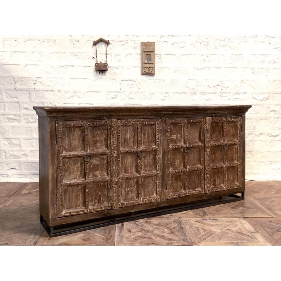 AP3376 - Four Door Console