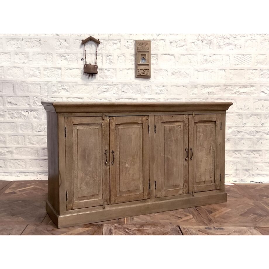 AP3422 - Four Door Console