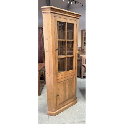 Windsor Corner Cabinet