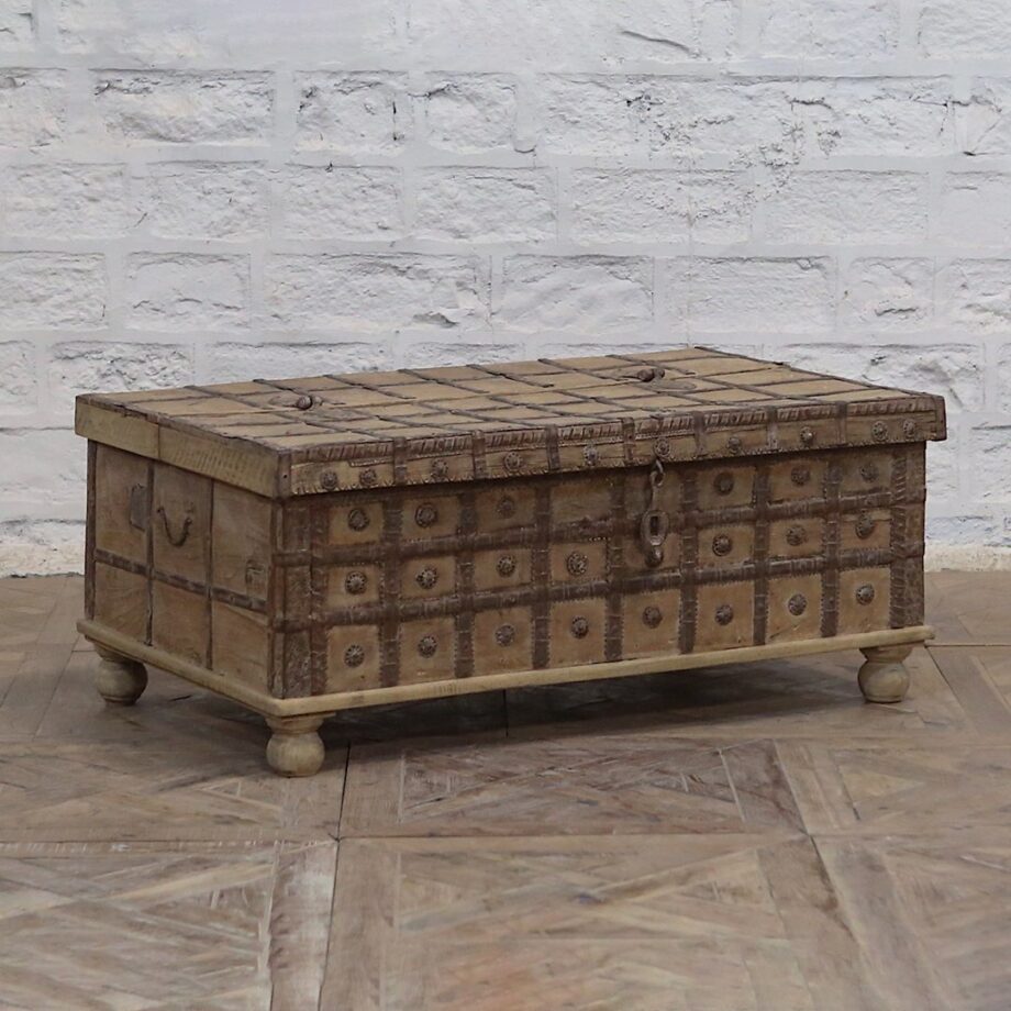 AP3816 - Teak Trunk