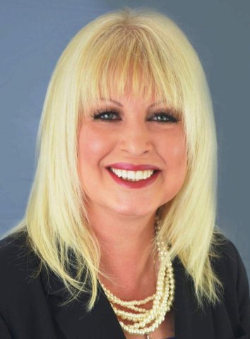 Debora Flores - Real Estate Agent