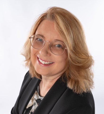 Kelly Olsen - Real Estate Agent