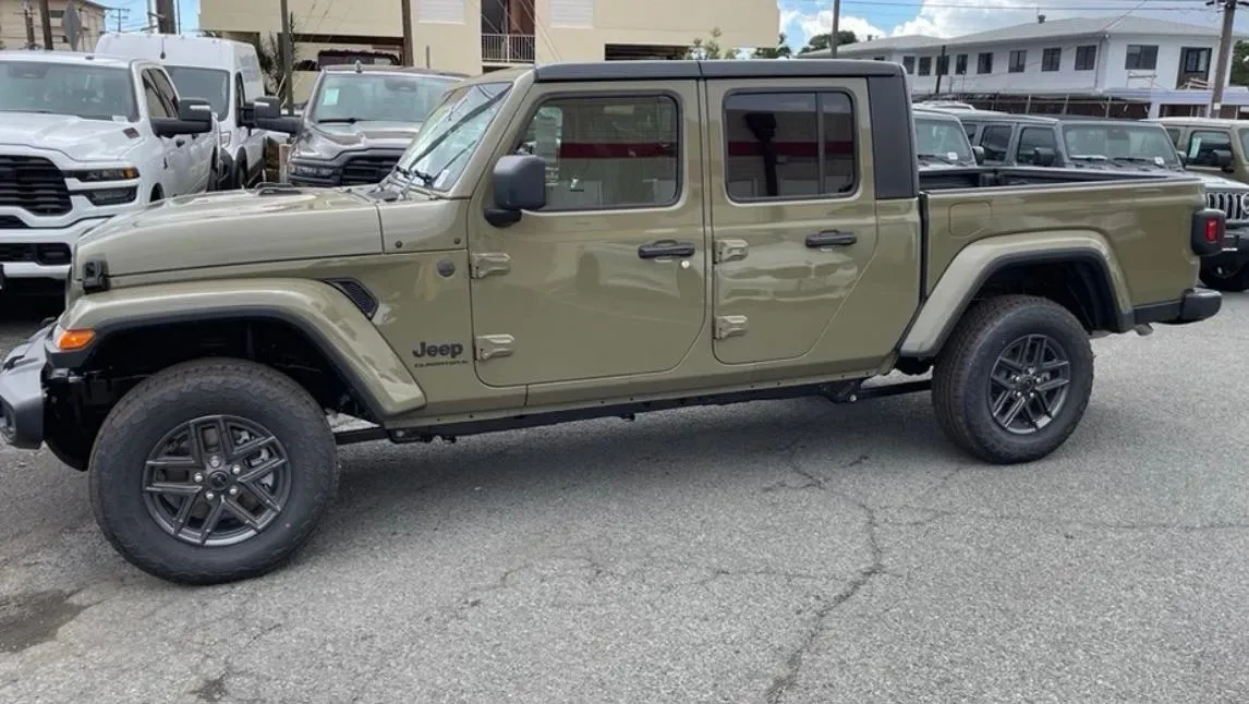 2026 Jeep Gladiator Sport