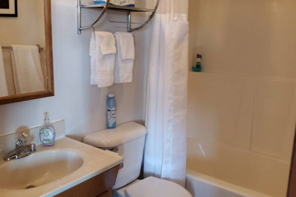 Bathroom at a lodging accommodation in Sitka, Alaska