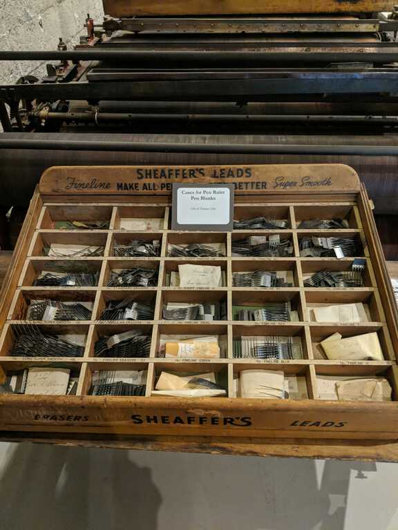 Pen Display Case and Pens picture number 1