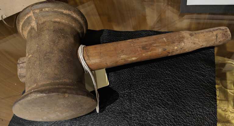 Gold Beaters Hammer picture number 1