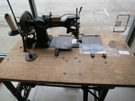 Singer Sewing Machine picture number 1