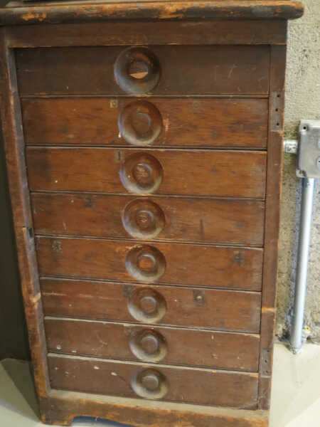 Ruling Pen Cabinet picture number 1