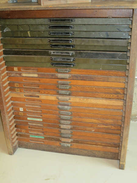 Hamilton Type Cabinet picture number 1
