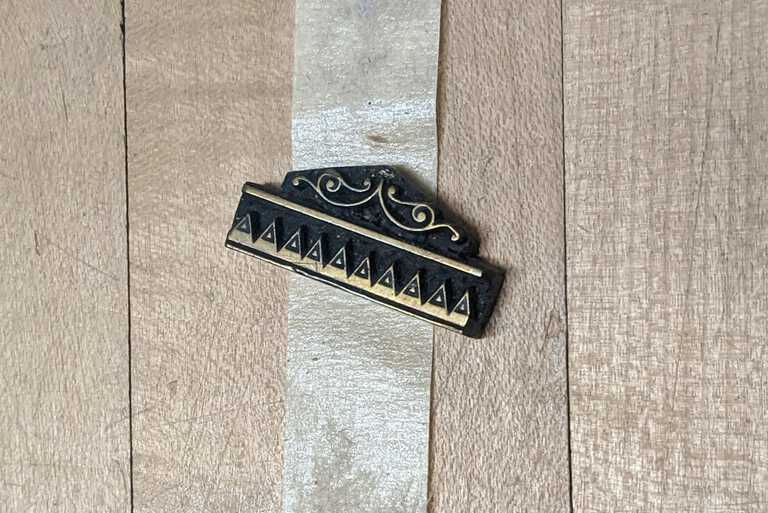 Small geometric band die picture number 1