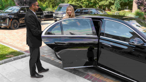  Elite Airport Limo Service NYC for Seamless Travel – Ride with Famous Drive