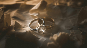 A Complete Guide to Gold Wedding Bands for Couples