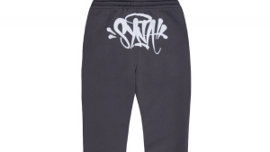 Finding the Perfect Hoodie to Match Your Syna World Sweatpants