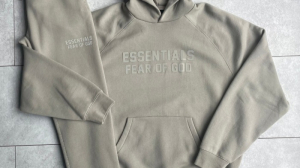 The Top 10 Essential Clothing Items for Travel