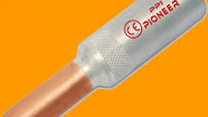 What standards do bi-metallic lugs comply with?