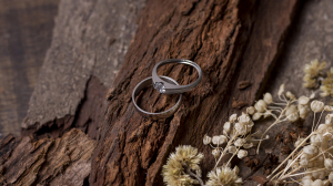 Why Some Rings Feel “Right” the First Time You Try Them On