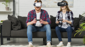VR vs. Traditional Gaming: Key Differences & What Makes VR Unique