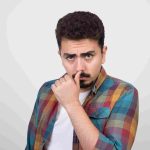 ما هي دلالات لمس الأنف في لغة الجسد؟ 