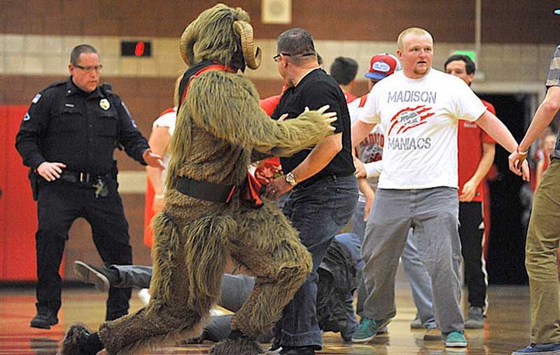 Mascot_Fight