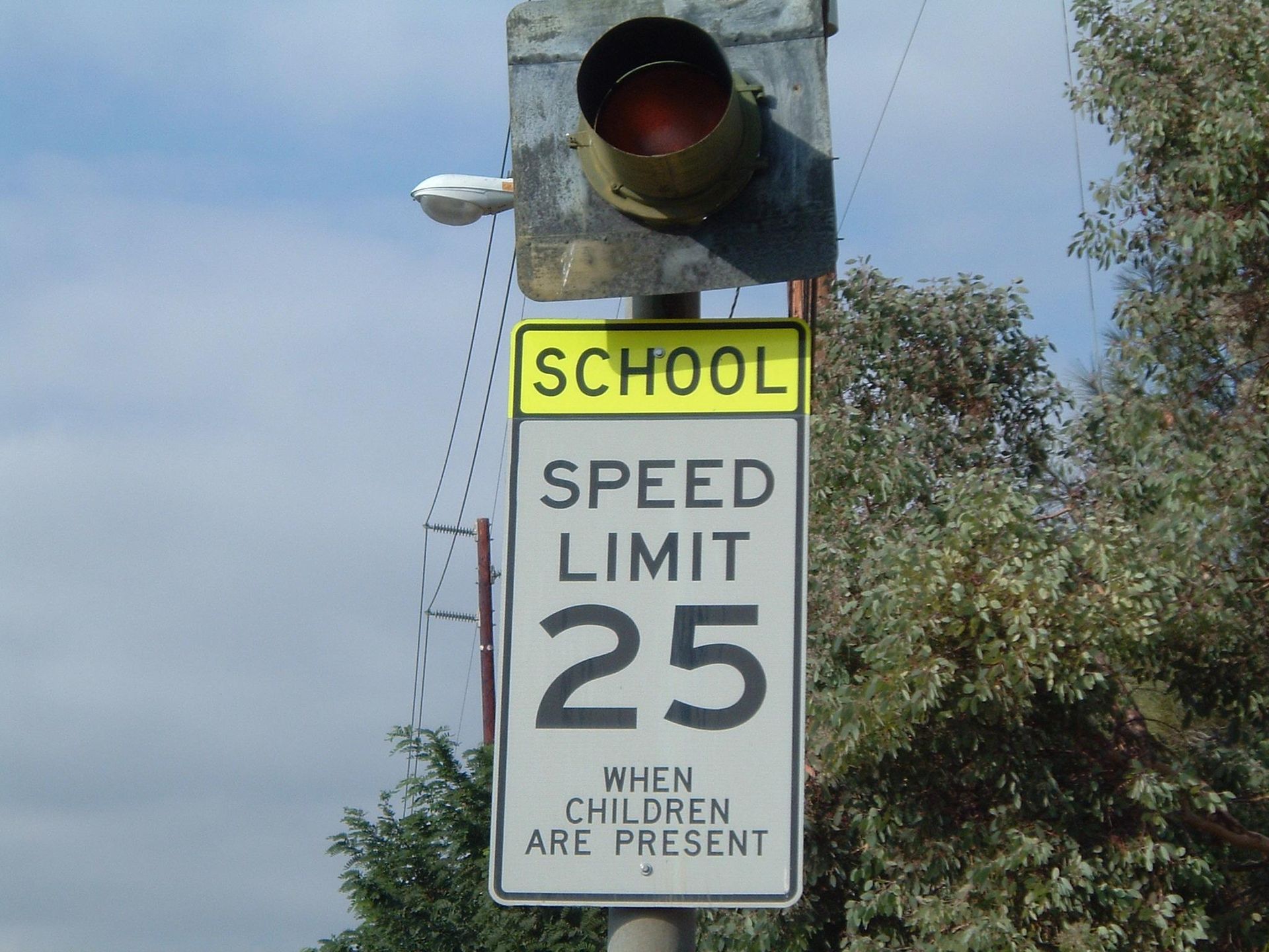 SchoolZone SpeedLimitSignAndLight