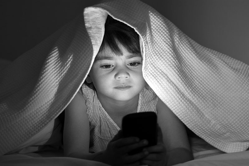 girl-bed-phone-shutterstock