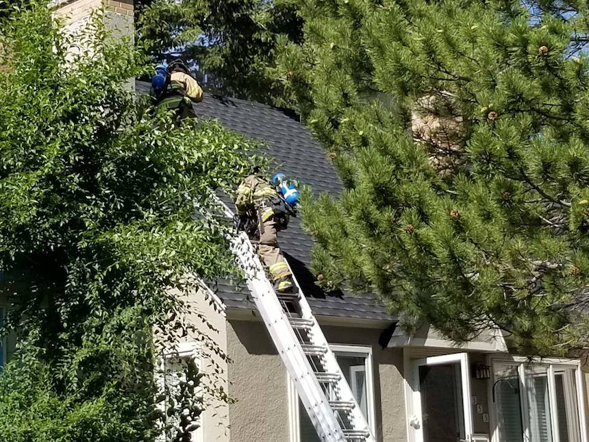 Tree fire spreads to two Idaho Falls homes - East Idaho News
