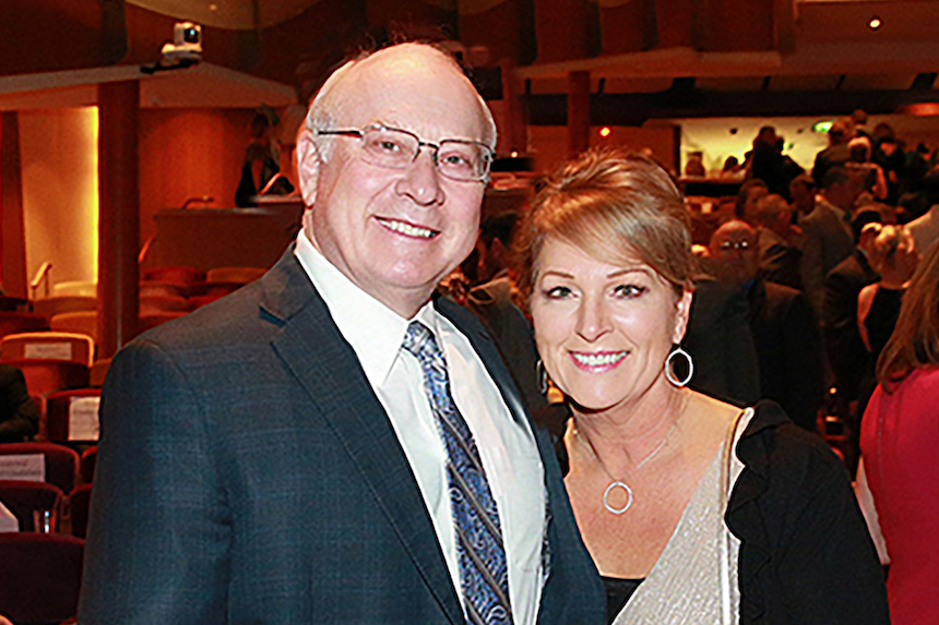 FrankandBelindaCruise 0884horiz1