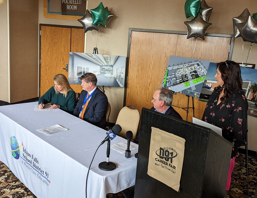 Dignitaries from Idaho Falls SD 91 and INL sign a partnership agreement