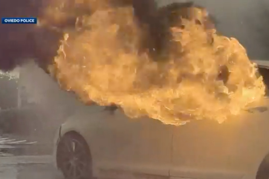 A Florida woman’s car caught fire with her kids inside while she allegedly shoplifted in a mall