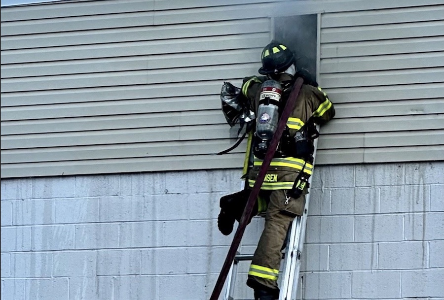 Vehicles damaged in Idaho Falls structure fire