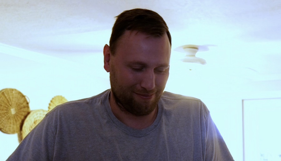 Father of 4 paralyzed after slipping on ice is stunned when a Secret Santa has gifts delivered to him
