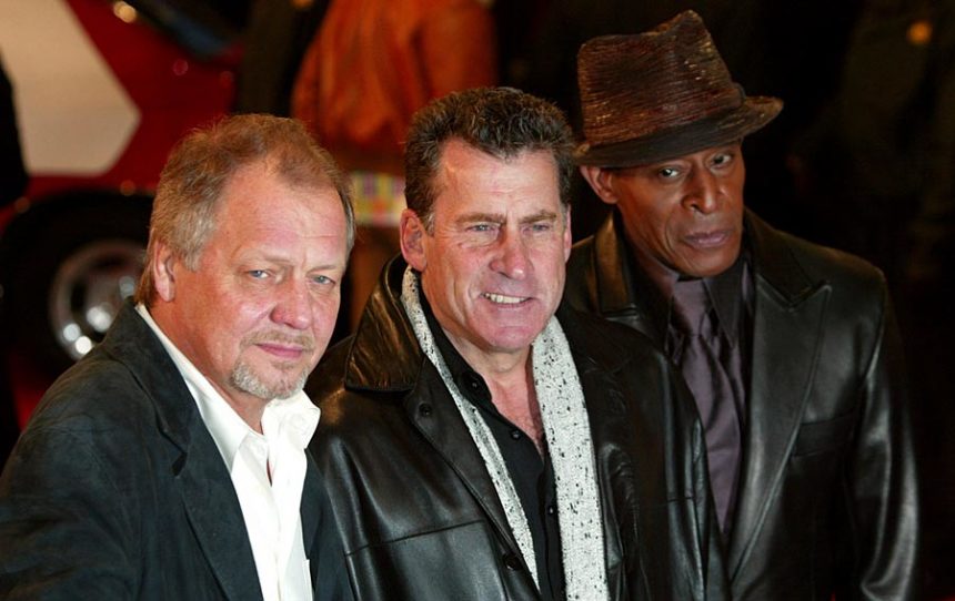 David Soul, left, Paul Michael Glaser, and Antonio Fargas, right, stars of the original 1970's "Starsky and Hutch" television series, arrive at the British premiere of the new movie of the same name based on the TV series, in London, Thursday March 11, 2004. Soul, who hit fame as blond half of crime-fighting duo “Starsky and Hutch” in a popular 1970s television series, has died. He was 80. Wife Helen Snell, said Friday, Jan. 5, 2024 that Soul died the day before "after a valiant battle for life in the loving company of family.”(AP Photo/John D McHugh, File)
