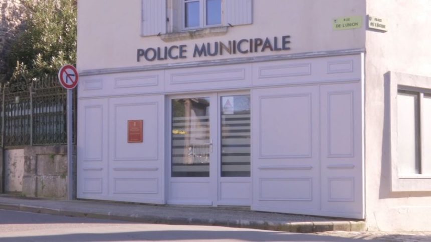 cnn L19jb21wb25lbnRzL2ltYWdlL2luc3RhbmNlcy9jbHJxeWE5MWEwMDAwM2I2aDFrc3pta3cy L19jb21wb25lbnRzL2FydGljbGUvaW5zdGFuY2VzL2NscnF2OXhkODAwMGsyNnFlZG53ODkxeDE