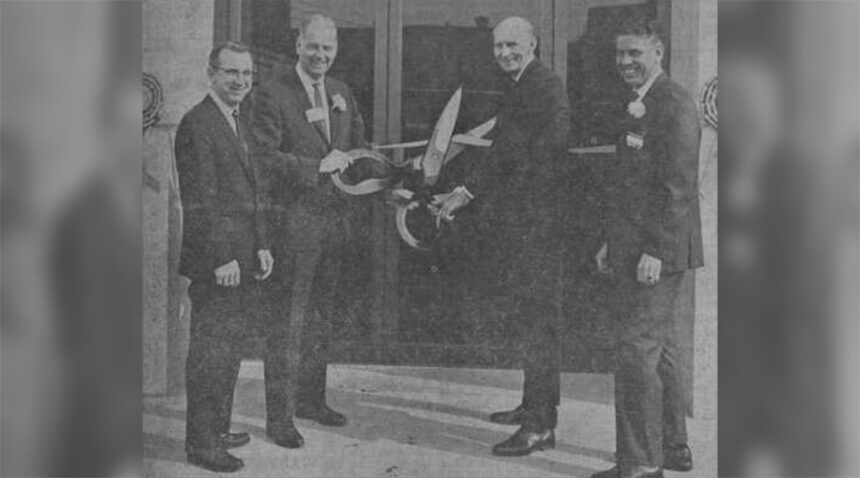 Ribbon cutting for bank in Rigby