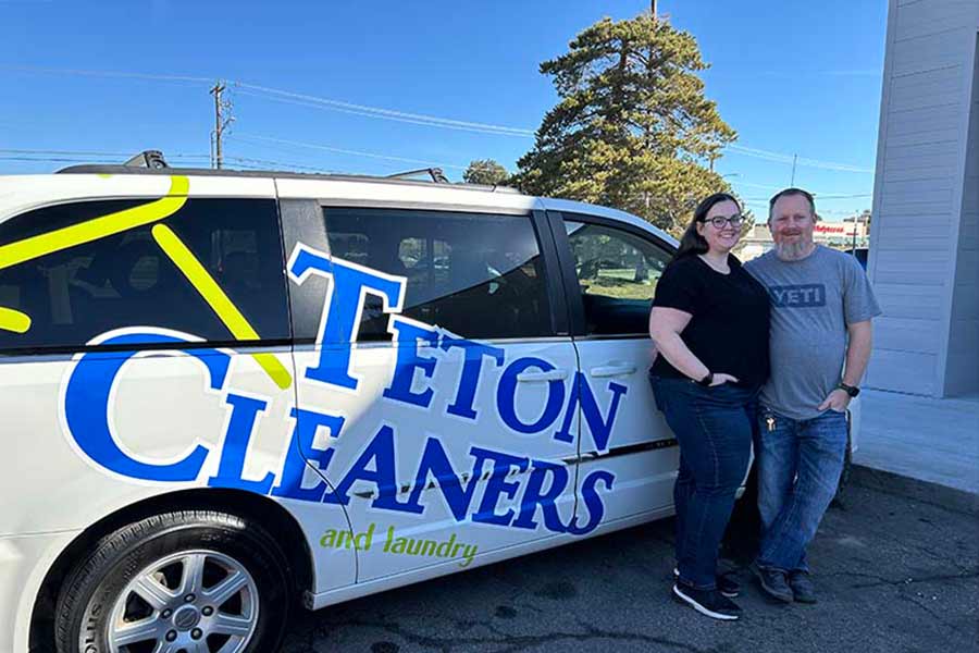 New laundromat owners will pick up your dirty laundry, wash it and bring it back folded