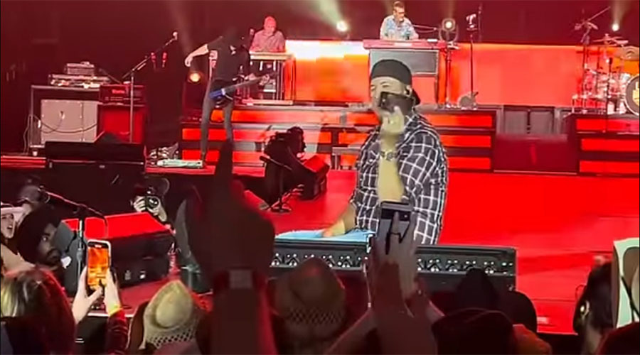 You have to see this! Country superstar falls on stage after slipping on fan’s phone