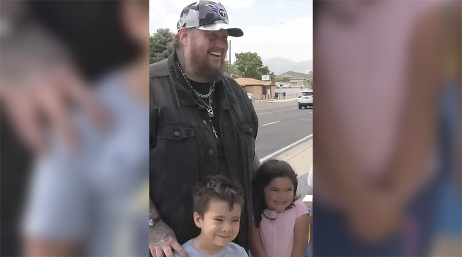 You have to see this! Country music star gives hundreds of dollars to Utah children running lemonade stand