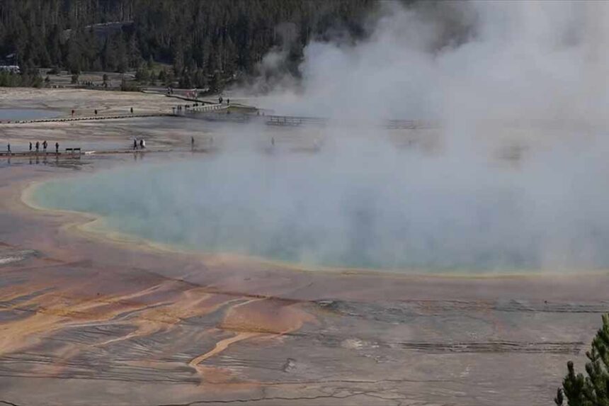 yellowstone geyser