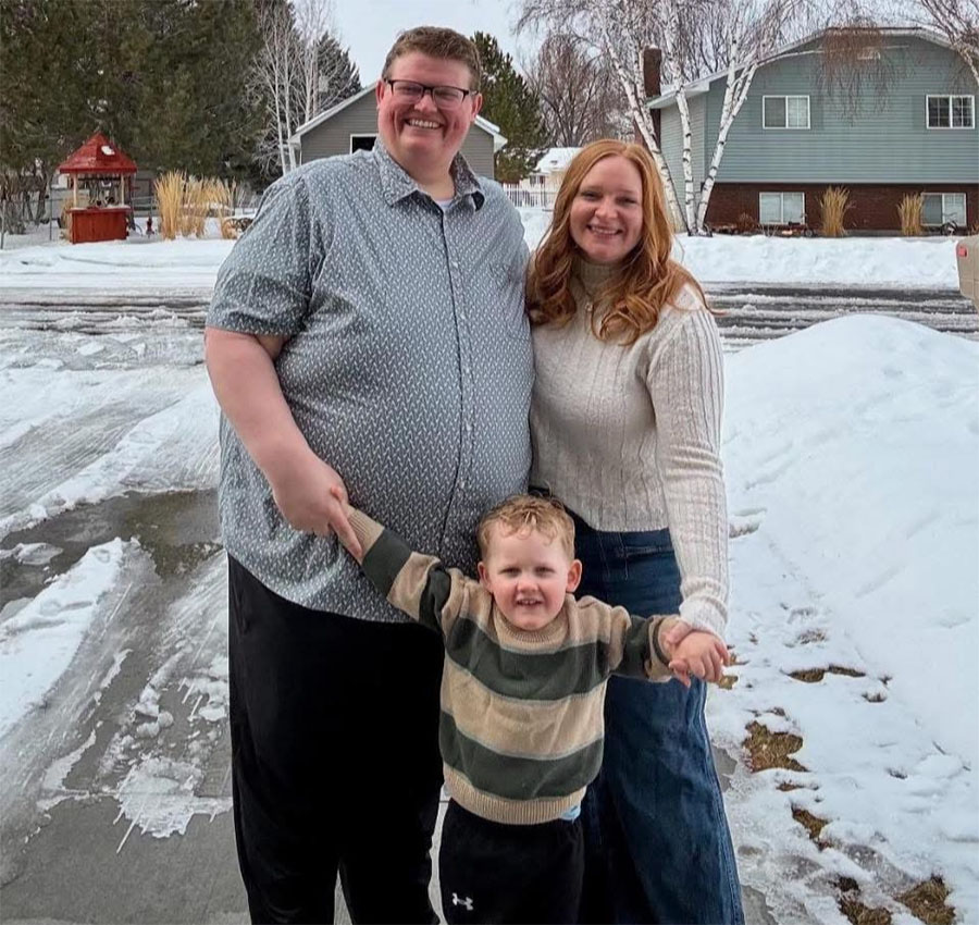 Matt Tanner with his family. In this picture, he weighs 450 pounds.