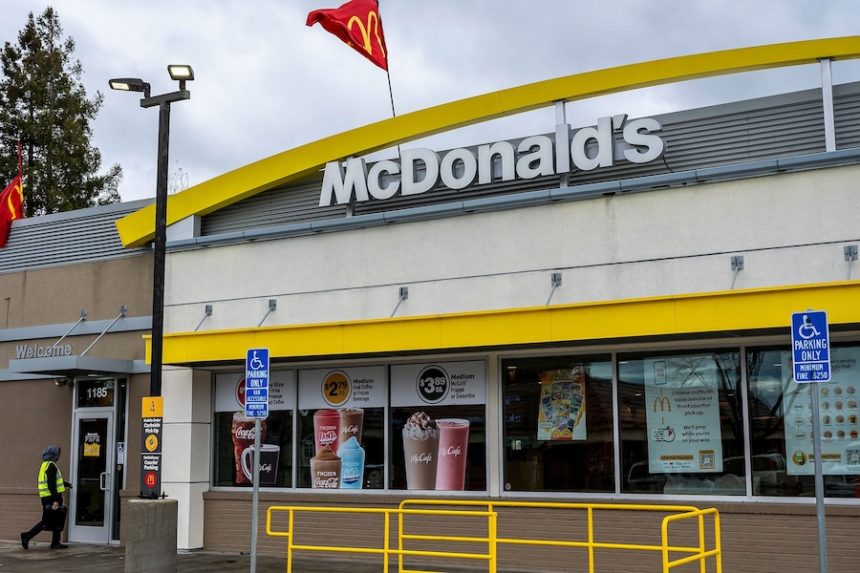 cnn L19jb21wb25lbnRzL2ltYWdlL2luc3RhbmNlcy9jbWE1YTVxNHAwMDB5M2I2bXY0enpuZGhl L19jb21wb25lbnRzL2FydGljbGUvaW5zdGFuY2VzL2NtYTU5aGc5ODAwMHcyN3AzMWNjZjFpM3k