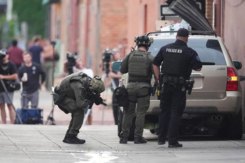 Law enforcement officials investigate after an attack on the Pearl Street Mall Sunday, June 1, 2025, in Boulder, Colo. (AP Photo/David Zalubowski)