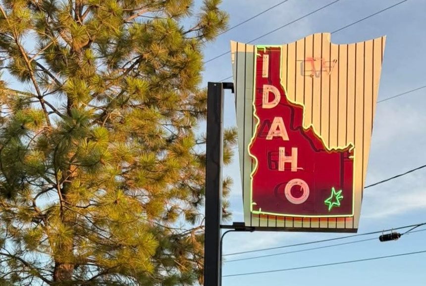 Idaho Motel sign