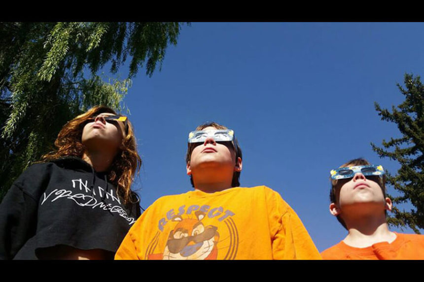 people watching eclipse in 2017