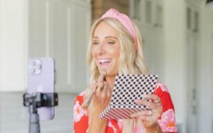 Lauren Hale giving tutorial