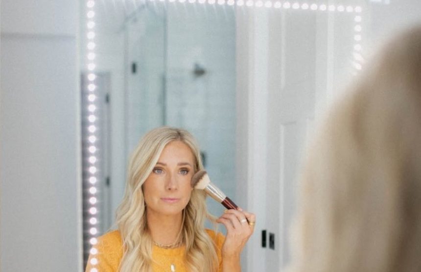 Lauren Hale in mirror