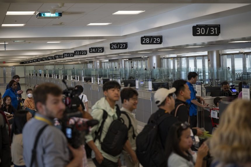 cnn L19jb21wb25lbnRzL2ltYWdlL2luc3RhbmNlcy9jbWRkZ2UyeWMwMDAxM2I2azFyeWQ3YXZ5 L19jb21wb25lbnRzL2FydGljbGUvaW5zdGFuY2VzL2NtZGRla3RzZTAwMHkyOHFoMjlwb2FzdzM