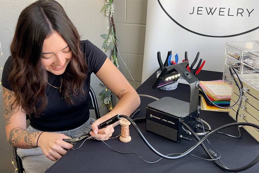 Dilynn Casia working on a bracelet | Rett Nelson, EastIdahoNews.com
