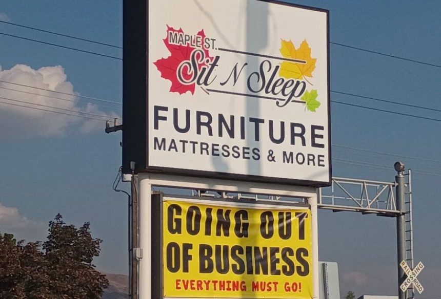 Maple Street Sit N Sleep signt