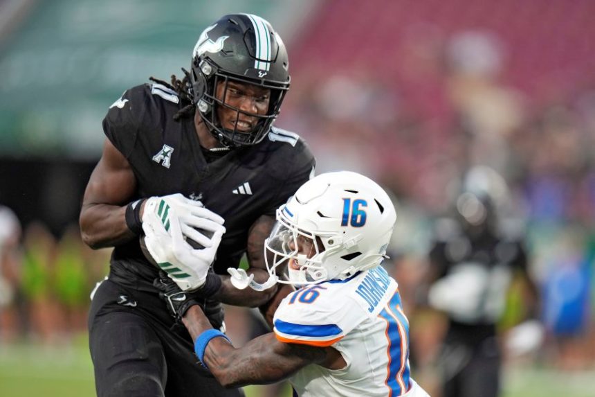 South Florida wide receiver Keshaun Singleton (11) Boise State defensive back Franklyn Johnson Jr. (16) to score during the second half of an NCAA college football game Thursday, Aug. 28, 2025, in Tampa, Fla. (AP Photo/Chris O'Meara)